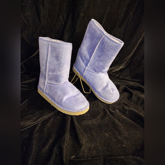 Lavender Faux Suede Winter Slip On Boots Soft Warm Fuzzy Wooly Lined Women M-L - Picture 1 of 5